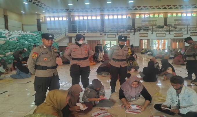 https://polreslampungtimur.com/upload/berita/87eb3a731a1762f38b49a62a491c795c.jpeg
